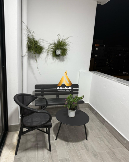 Tirane, jepet me qera apartament 1+1+Ballkon Kati 4, 70 m² 500 € (Rruga Sokrat Miho)