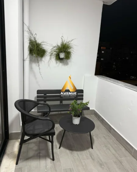 Tirane, jepet me qera apartament 1+1+Ballkon Kati 4, 70 m² 500 € (Rruga Sokrat Miho)
