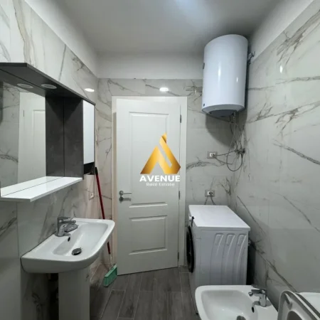 Tirane, jepet me qera apartament 1+1+Ballkon Kati 4, 70 m² 500 € (Rruga Sokrat Miho)