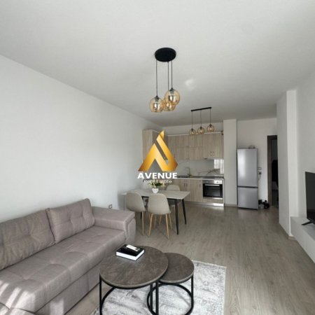 Tirane, jepet me qera apartament 1+1+Ballkon Kati 4, 70 m² 500 € (Rruga Sokrat Miho)