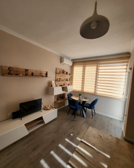 Tirane, jepet me qera apartament 1+1 , 55 m² 750 € (Blloku)