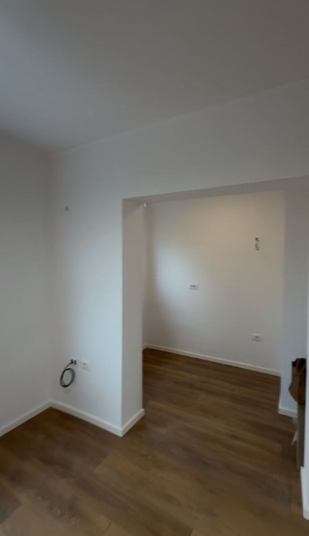 Tirane, shitet apartament 1+1 Kati 4, 50 m² 10.800.000 Leke (Ali Demi)