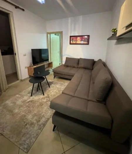 Tirane, jepet me qera apartament 3+1 Kati 6, 87 m² 700 € (Rruga e Kavajes)