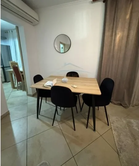 Tirane, jepet me qera apartament 3+1 Kati 6, 87 m² 700 € (Rruga e Kavajes)