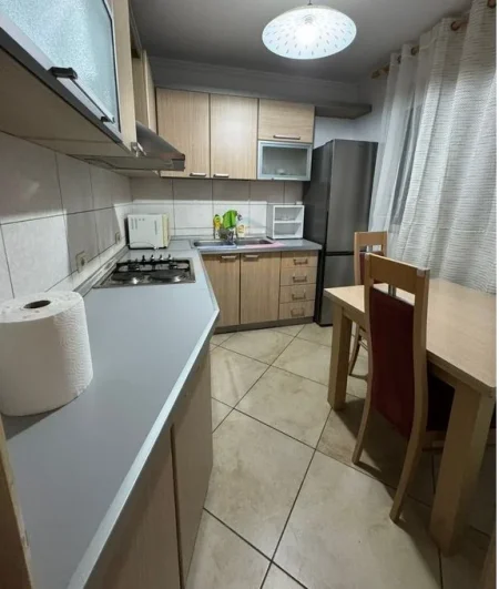 Tirane, jepet me qera apartament 3+1 Kati 6, 87 m² 700 € (Rruga e Kavajes)