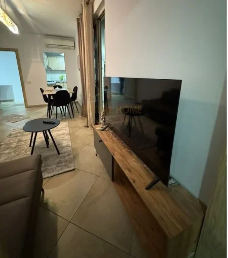 Tirane, jepet me qera apartament 3+1 Kati 6, 87 m² 700 € (Rruga e Kavajes)