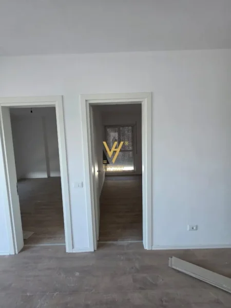 Tirane, jepet me qera apartament 2+1+Ballkon Kati 6, 84 m² 520 € (UNIVERS CITY)