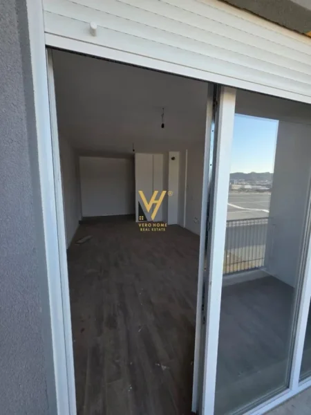 Tirane, jepet me qera apartament 2+1+Ballkon Kati 6, 84 m² 520 € (UNIVERS CITY)