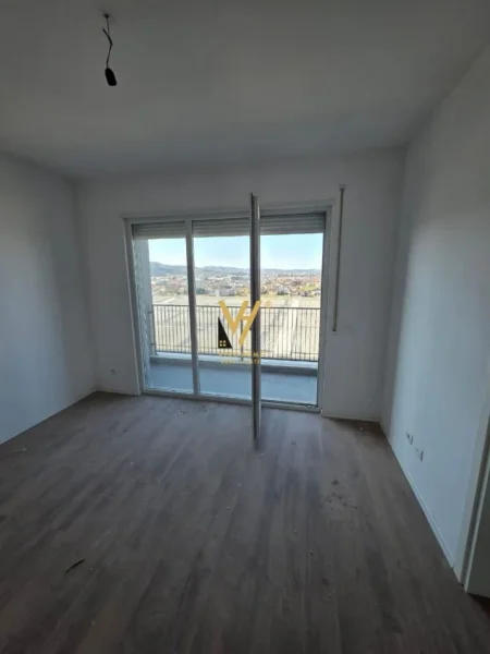 Tirane, jepet me qera apartament 2+1+Ballkon Kati 6, 84 m² 520 € (UNIVERS CITY)