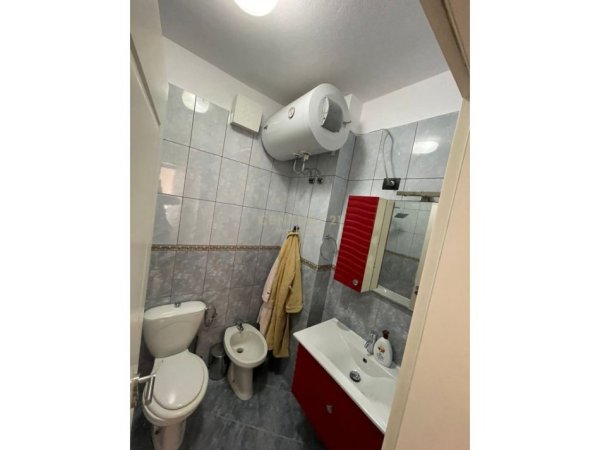Tirane, jepet me qera apartament 1+1 Kati 3, 80 m² 500 € (Kompleksi Grand, ish Tregu Elektrik)