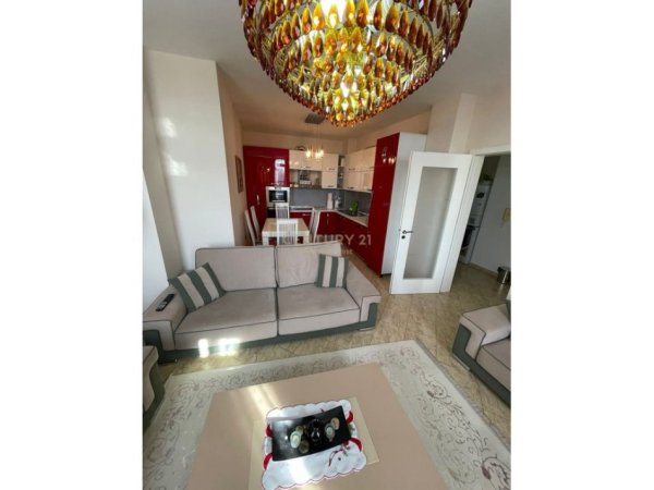 Tirane, jepet me qera apartament 1+1 Kati 3, 80 m² 500 € (Kompleksi Grand, ish Tregu Elektrik)