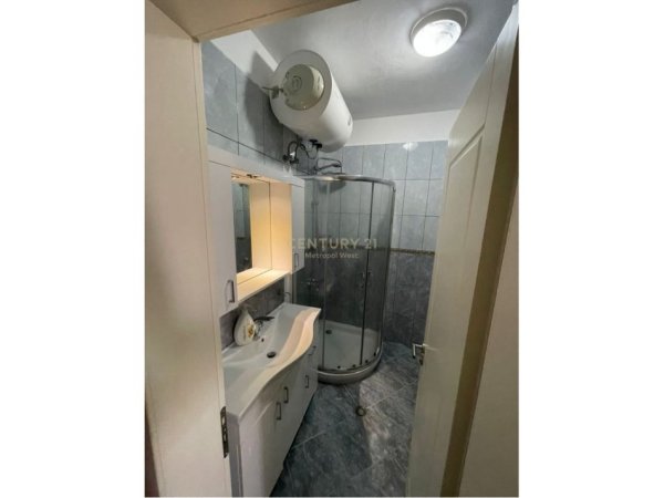 Tirane, jepet me qera apartament 1+1 Kati 3, 80 m² 500 € (Kompleksi Grand, ish Tregu Elektrik)