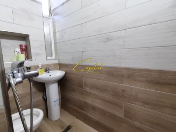 Tirane, jepet me qera apartament 1+1 Kati 2, 31 m² 320 € (5 MAJI)