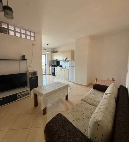 Tirane, jepet me qera apartament 1+1 Kati 3, 65 m² 400 € (PALLATI ME SHIGJETA)