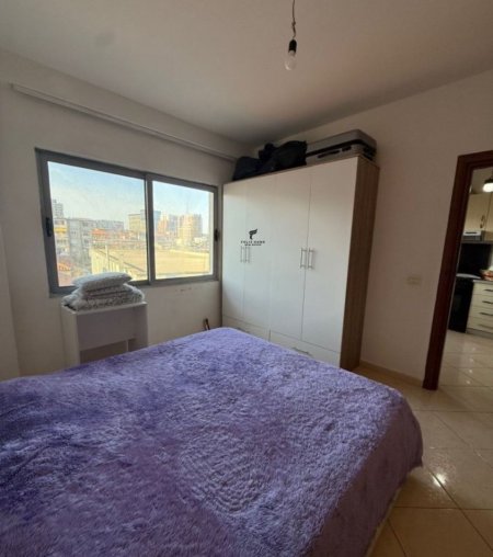Tirane, jepet me qera apartament 1+1 Kati 3, 65 m² 400 € (PALLATI ME SHIGJETA)