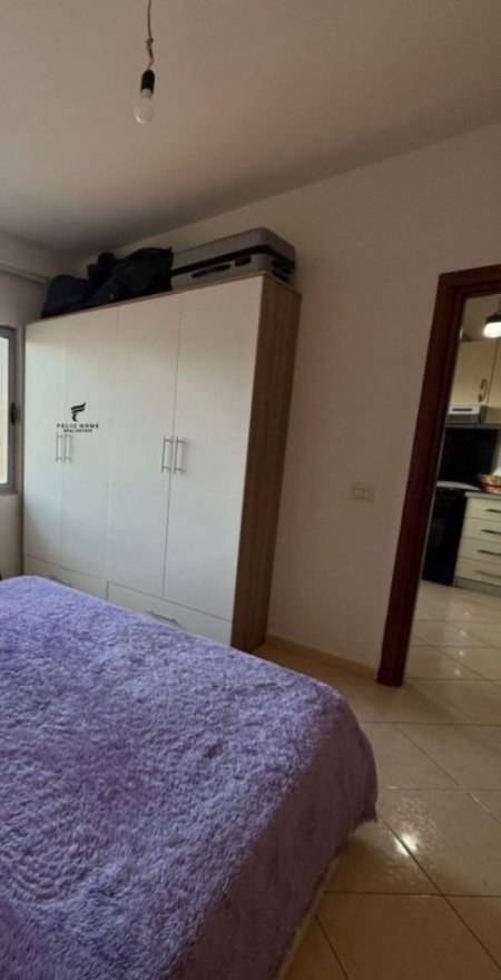 Tirane, jepet me qera apartament 1+1 Kati 3, 65 m² 400 € (PALLATI ME SHIGJETA)