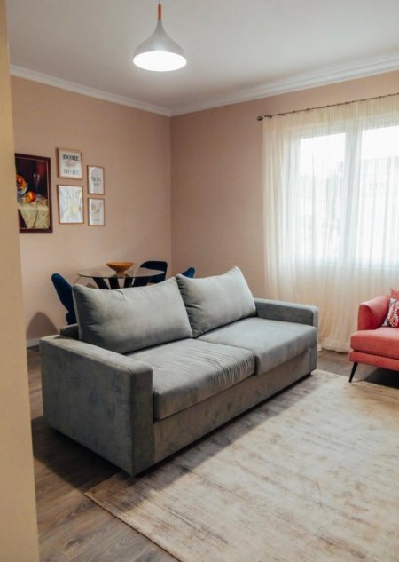 Tirane, jepet me qera apartament 1+1 , 62 m² 800 € (BLLOKU)