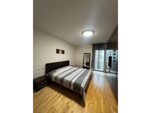 Tirane, jepet me qera apartament 2+1+Ballkon Kati 6, 114 m² 900 € (Atsh prane Pazarit te Ri)