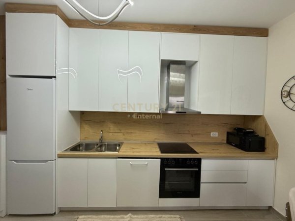 Tirane, jepet me qera apartament 2+1 Kati 6, 62 m² 600 € (Xhamlliku)