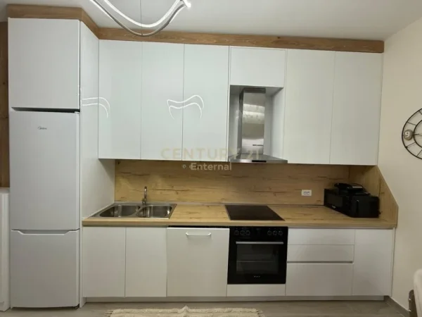 Tirane, jepet me qera apartament 2+1 Kati 6, 62 m² 600 € (Xhamlliku)