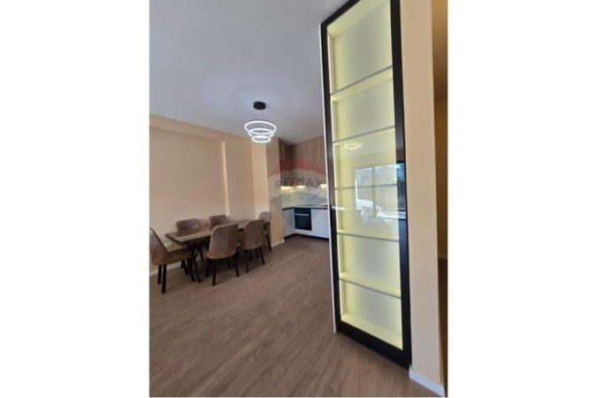 Tirane, jepet me qera apartament 2+1 , 120 m² 1.300 € (Liqeni i Thate)