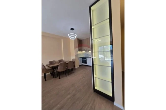 Tirane, jepet me qera apartament 2+1 , 120 m² 1.300 € (Liqeni i Thate)