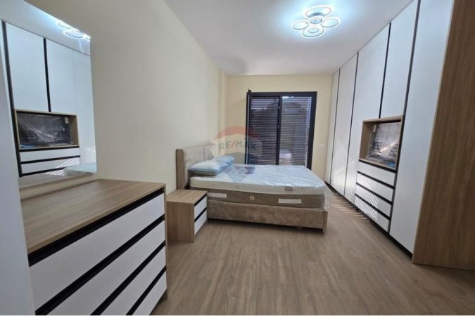 Tirane, jepet me qera apartament 2+1 , 120 m² 1.300 € (Liqeni i Thate)