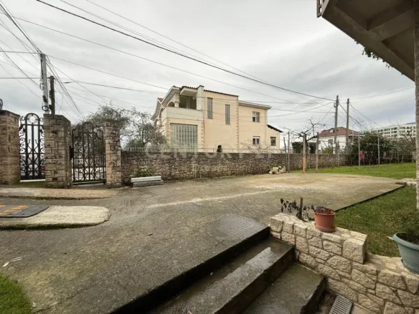 Tirane, jepet me qera apartament 1+1 Kati 1, 40 m² 300 € (Kodra e Priftit)