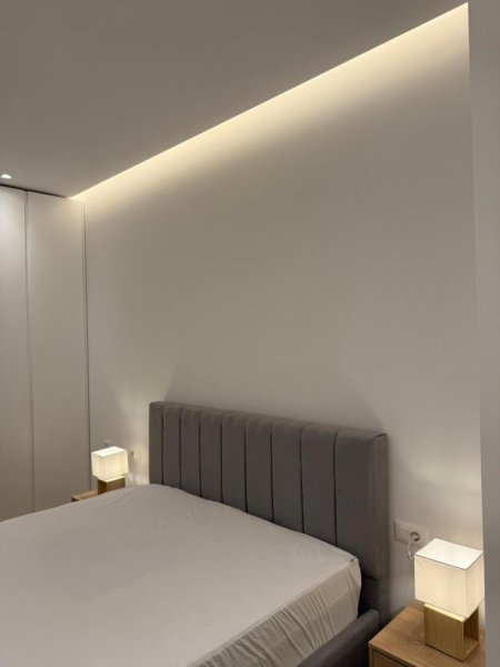 Tirane, jepet me qera apartament 1+1+Ballkon Kati 3, 70 m² 800 € (Zogu i Zi)