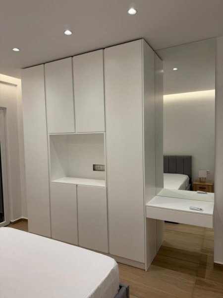 Tirane, jepet me qera apartament 1+1+Ballkon Kati 3, 70 m² 800 € (Zogu i Zi)