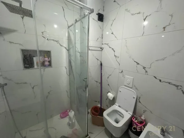 Tirane, shes apartament 1+1 Kati 5, 72 m² 85.000 € (Kamez)