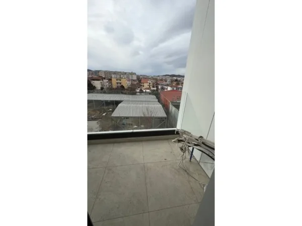 Tirane, jepet me qeraapartament 2+1 Kati 3, 98 m² (Sheshi Shqiponja)
