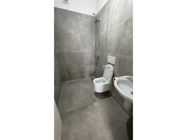 Tirane, jepet me qeraapartament 2+1 Kati 3, 98 m² (Sheshi Shqiponja)