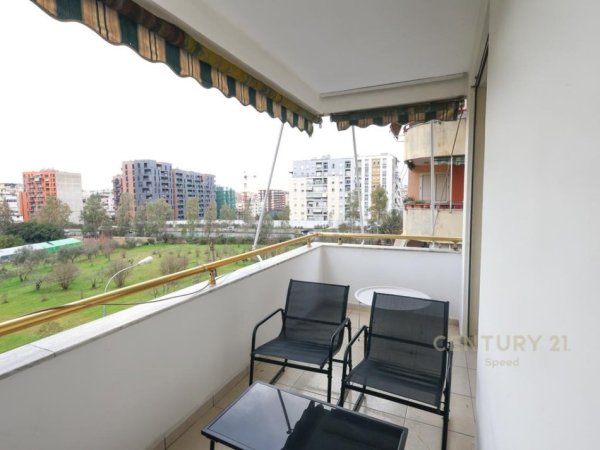 Tirane, jepet me qera apartament 2+1 Kati 2, 95 m² 1.000 € (Kopshti botanik)