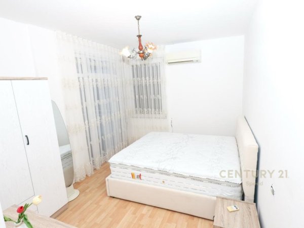 Tirane, jepet me qera apartament 2+1 Kati 2, 95 m² 1.000 € (Kopshti botanik)
