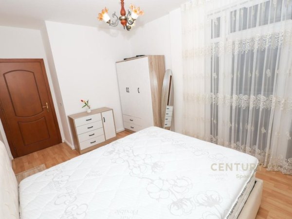 Tirane, jepet me qera apartament 2+1 Kati 2, 95 m² 1.000 € (Kopshti botanik)