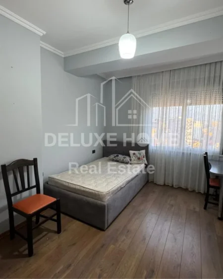 Tirane, jepet me qera apartament 2+1+Ballkon Kati 8, 105 m² 800 € (Kompleksi Halili)