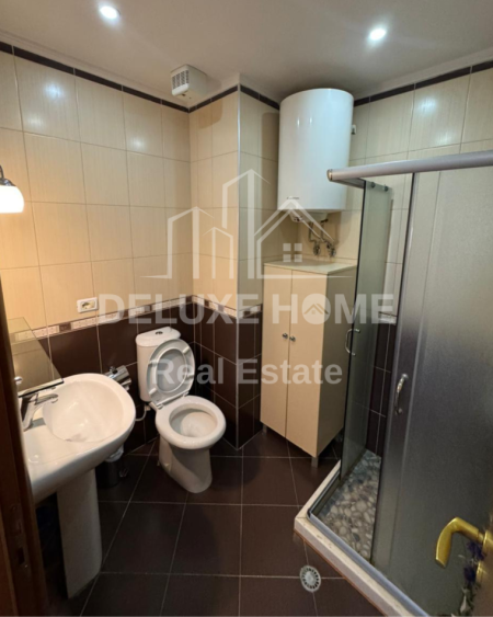 Tirane, jepet me qera apartament 2+1+Ballkon Kati 8, 105 m² 800 € (Kompleksi Halili)
