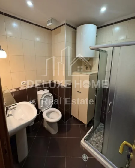 Tirane, jepet me qera apartament 2+1+Ballkon Kati 8, 105 m² 800 € (Kompleksi Halili)