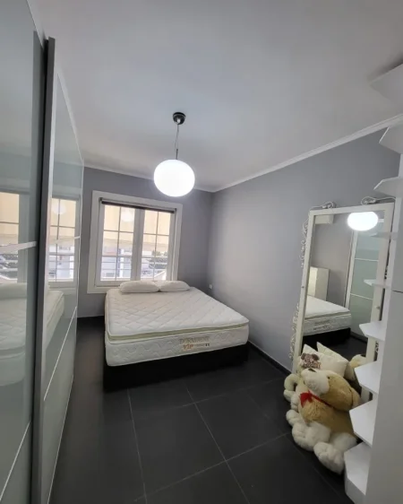 Tirane, jepet me qera apartament 1+1 , 58 m² 950 € (BLLOKU)