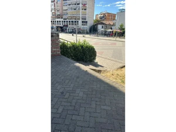 Tirane, shitet ambjent biznesi Kati 0, 77 m² 450.000 € (Tregu elektrik)