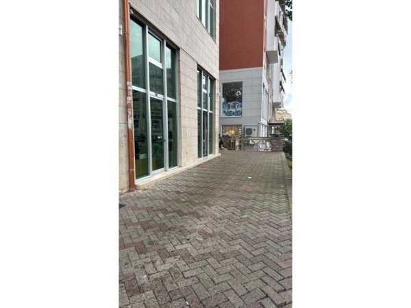 Tirane, shitet ambjent biznesi Kati 0, 77 m² 450.000 € (Tregu elektrik)