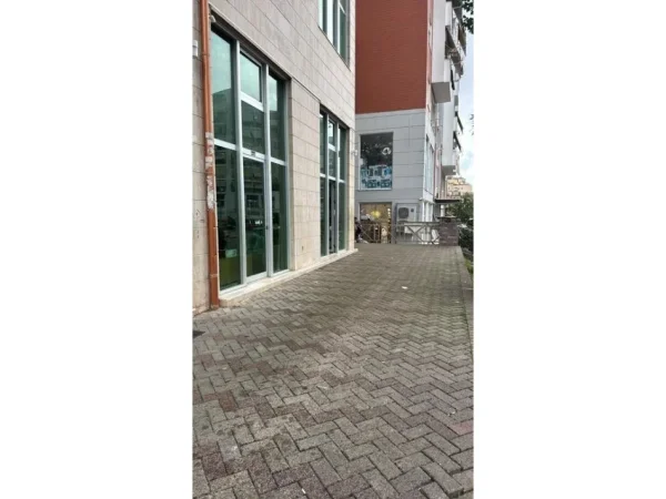 Tirane, shitet ambjent biznesi Kati 0, 77 m² 450.000 € (Tregu elektrik)