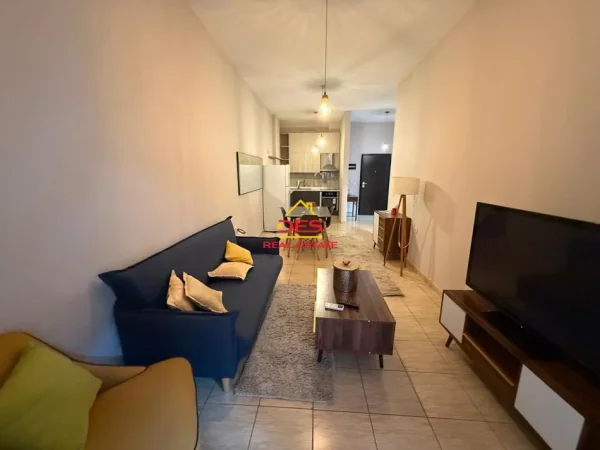 Vlore, jepet me qera apartament 1+1+Ballkon Kati 1, 70 m² 400 € (Rruga Dhimitër Konomi)