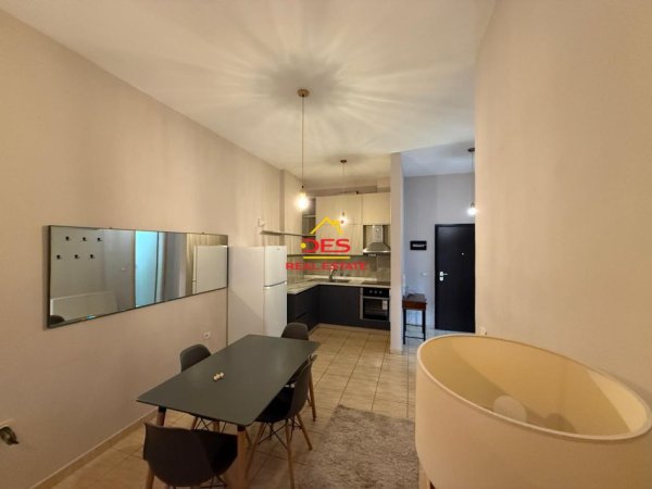 Vlore, jepet me qera apartament 1+1+Ballkon Kati 1, 70 m² 400 € (Rruga Dhimitër Konomi)