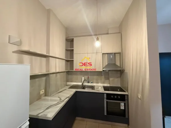 Vlore, jepet me qera apartament 1+1+Ballkon Kati 1, 70 m² 400 € (Rruga Dhimitër Konomi)