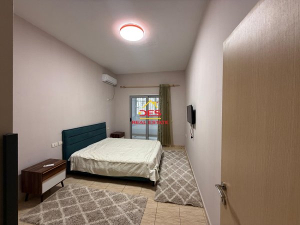 Vlore, jepet me qera apartament 1+1+Ballkon Kati 1, 70 m² 400 € (Rruga Dhimitër Konomi)