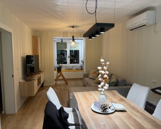 Tirane, jepet me qera apartament 1+1+Aneks Kati 2, 64 m² 750 € (rruga myslym shyri)