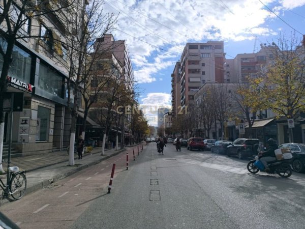 Tirane, shes ambjent biznesi Kati 0, 40 m² 140.000 € (Rruga e Barrikadave)