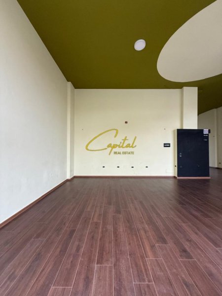 Tirane, jepet me qera dyqan Kati 0, 75 m² 800 € (QYTET STUDENTI)